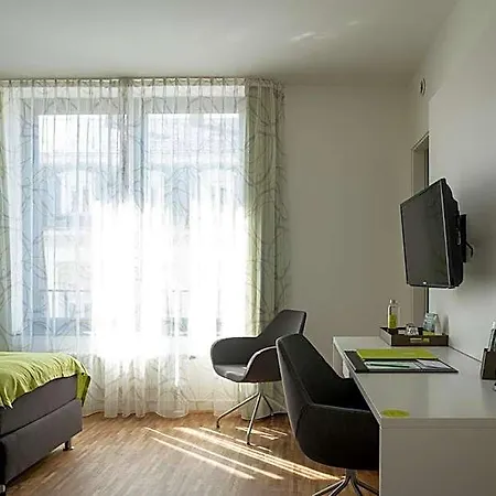 Gaestehaus Am Schloss 3* Шветцинген